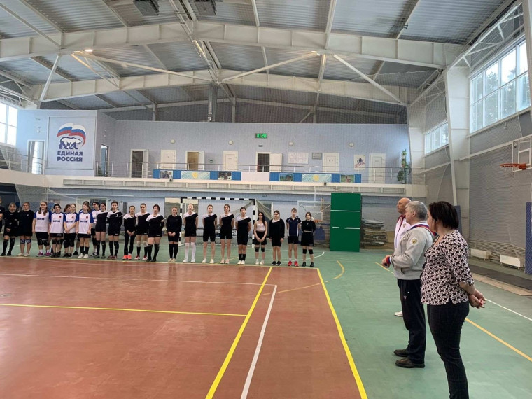 В Петровске прошли соревнования по волейболу.